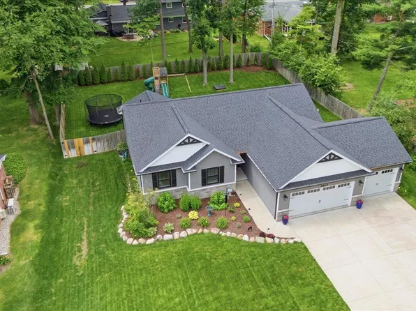 5915 Chickadee Ln, Clarkston, MI 48346