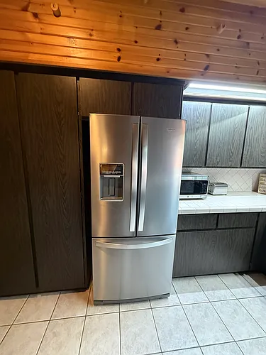 881 E Shore Dr Photo 1