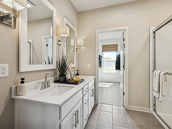 Primary bath with dual sinks