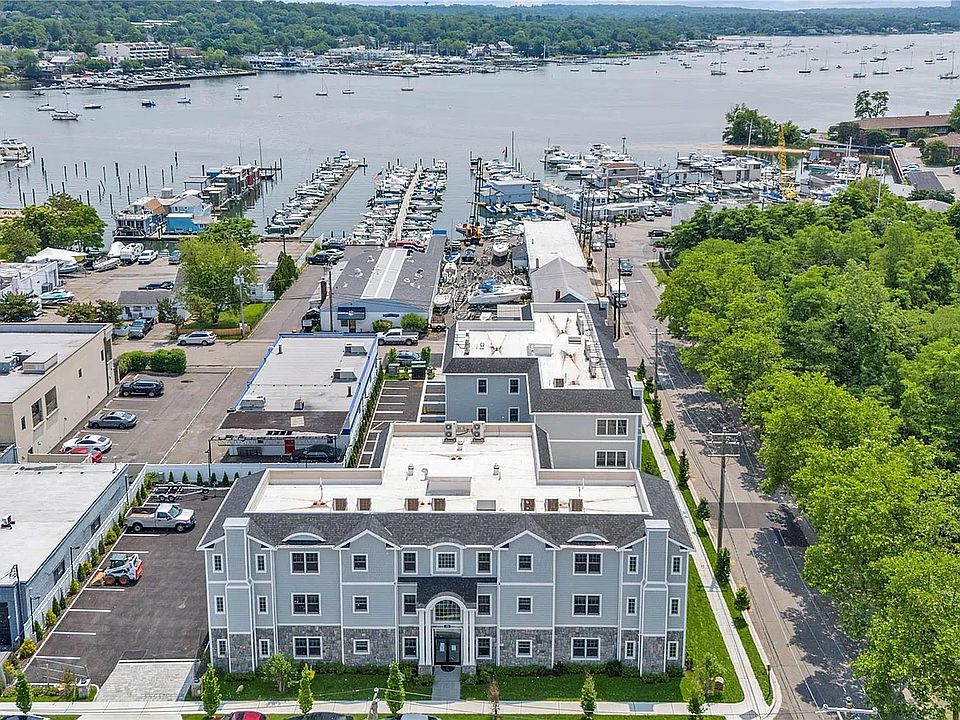 Access to Manhasset Bay Marina. Fine dining and stores.
