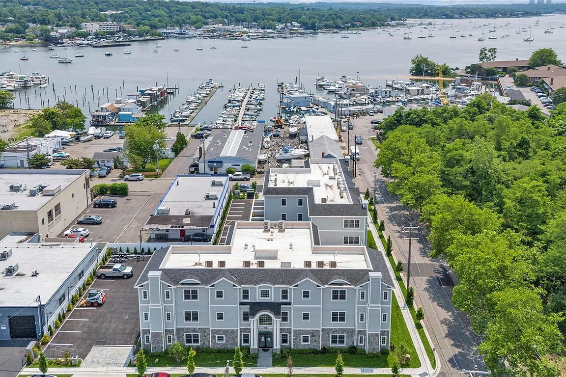 Access to Manhasset Bay Marina. Fine dining and stores.