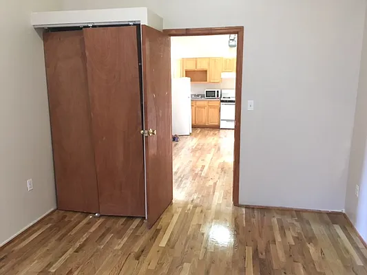 Rented by Premier Metro Realty Corp | media 22