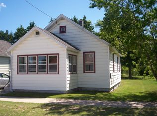 215 Elm St, Gulliver, MI 49854
