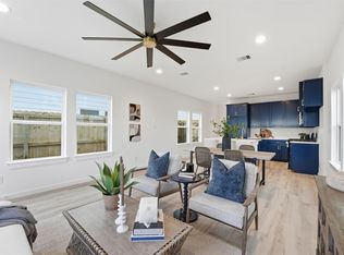 528 N 4th St, La Porte, TX 77571