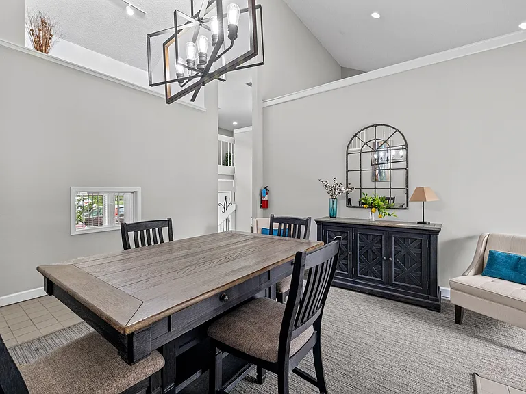 Pebble Point Apartments | Clubhouse