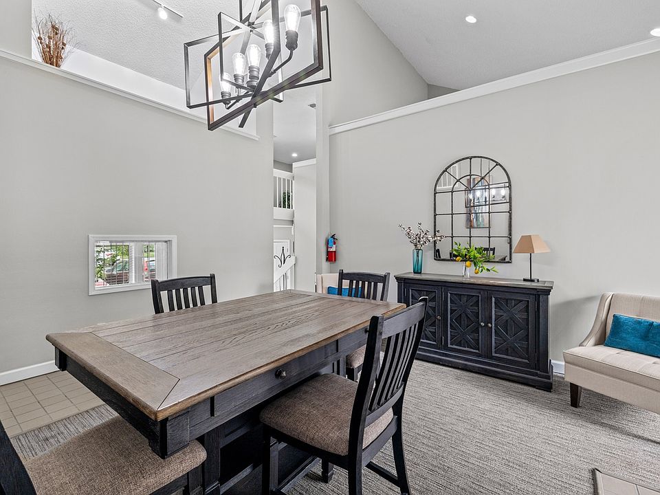 Pebble Point Apartments | Clubhouse