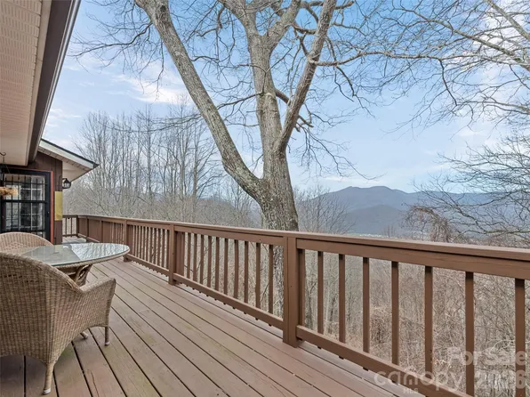 415 Treetop Ln, Waynesville, NC 28785