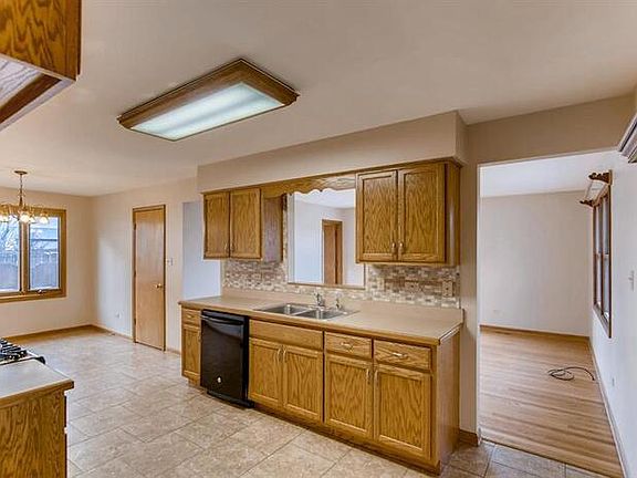 3rd image of 1715 Cumberland Dr