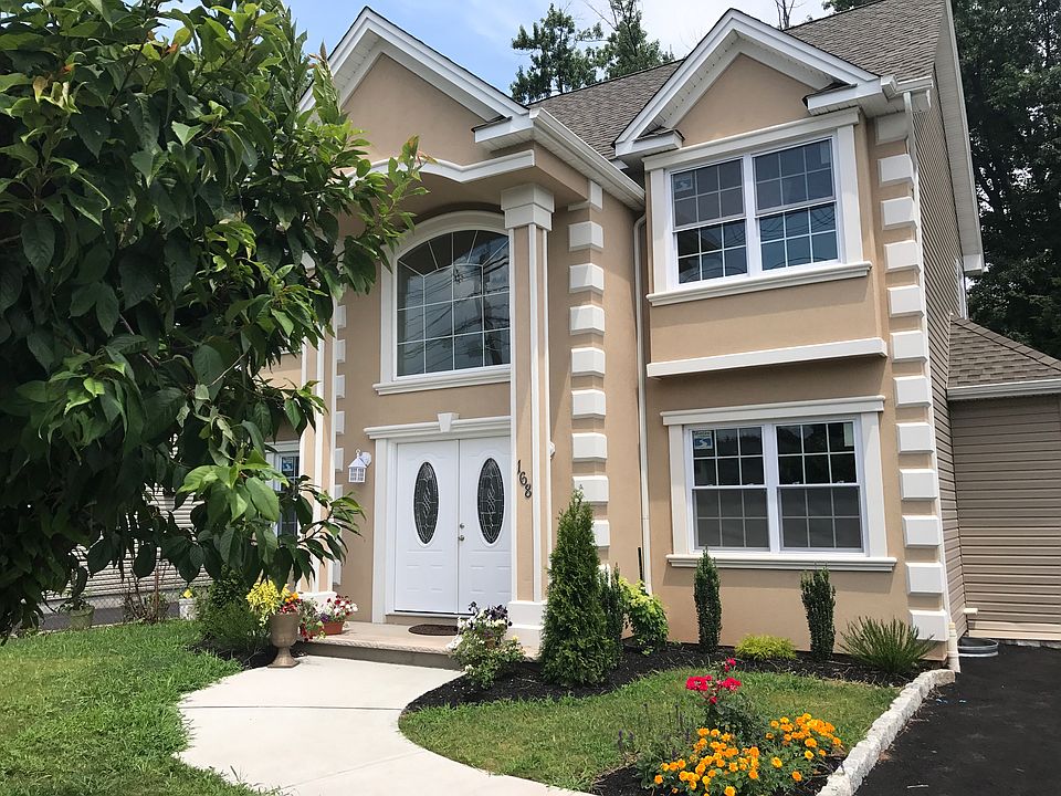 BEAUTIFUL FRONT ENTRANCE
