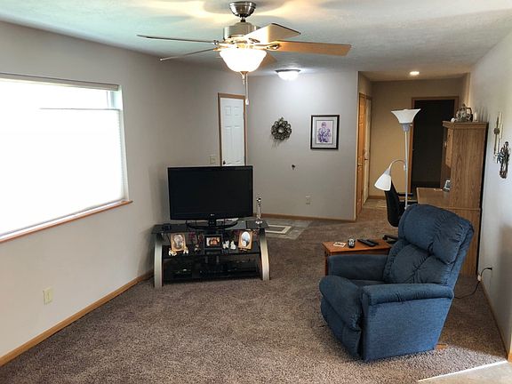 5th image of 1101 Meadow View Ct Unit 4