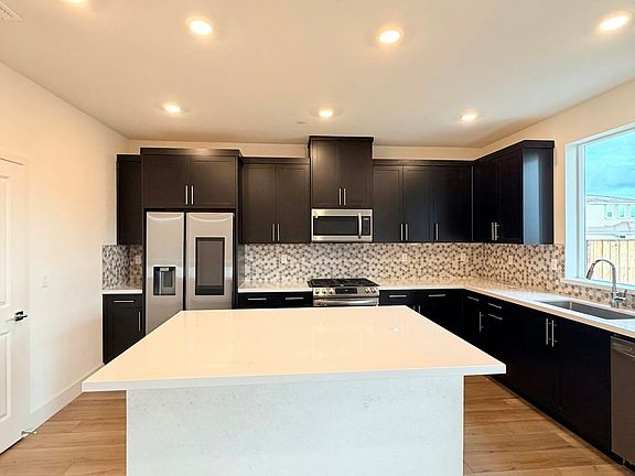 4th image of 5242 Upton Ave