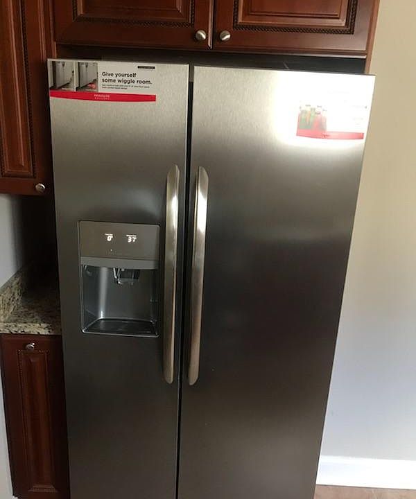 Frigidaire LED refrigerator with water/ice dispenser