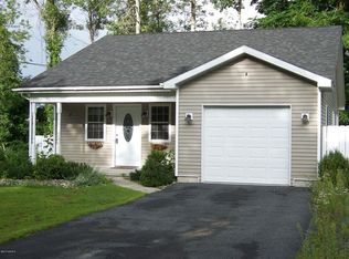 75 Peck Ave, Glens Falls, NY 12801