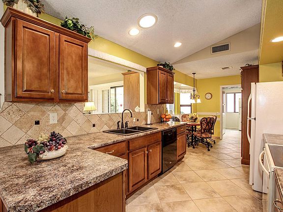 4th image of 14221 W Parkland Dr