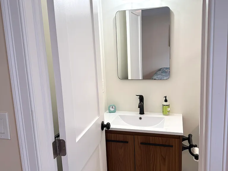 77 Lynn Shore Dr #1 — Photo 42