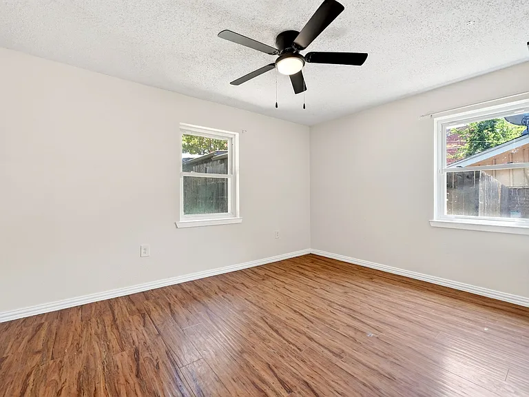 505 Whittle Way — Photo 23