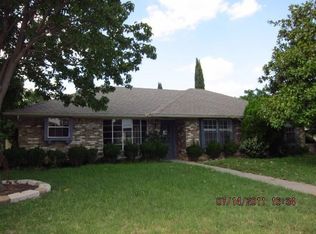 1905 Middle Glen Dr, Carrollton, TX 75007