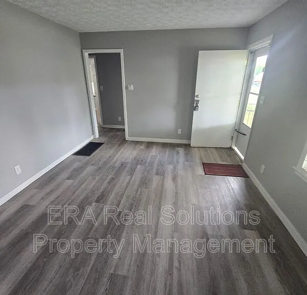2236 Atwood Ter — Photo 4
