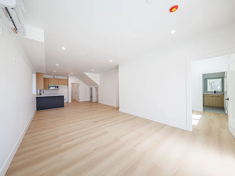 1330 S. Longwood — Photo 10