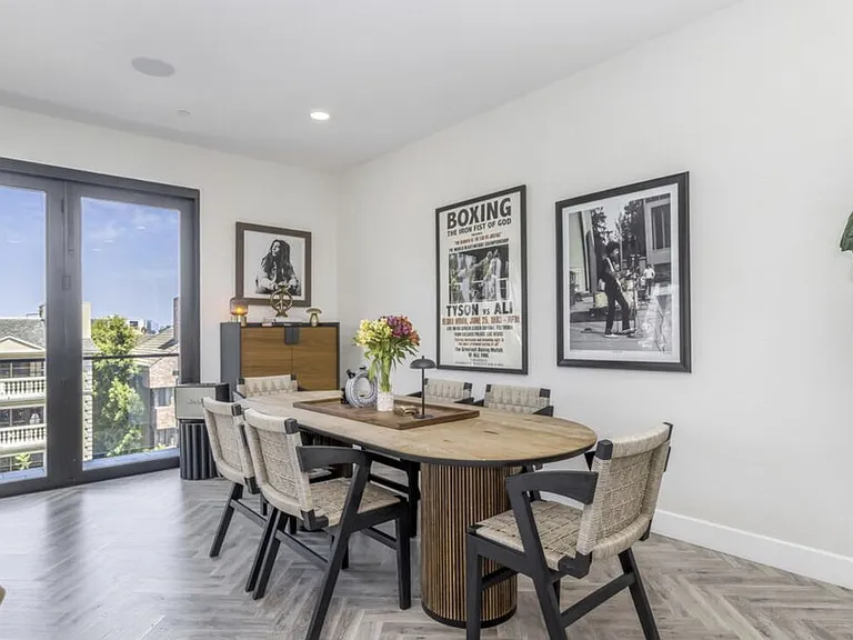 137 N Doheny Dr #2 — Photo 16