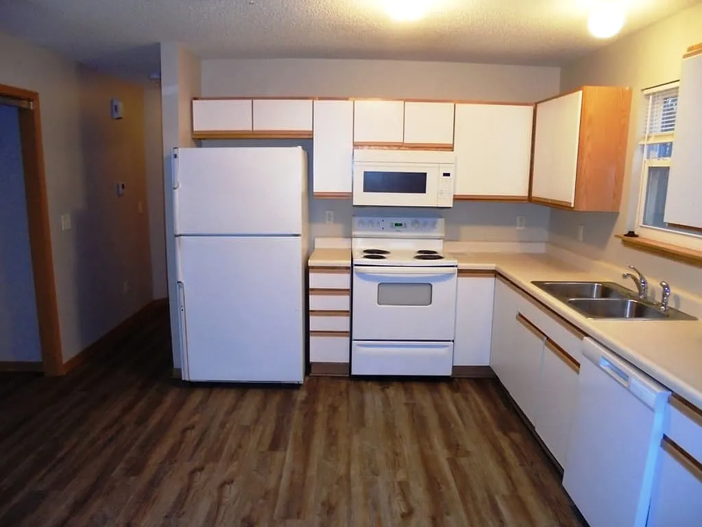 2 bed, 942 sqft, $1,400 — Photo 2