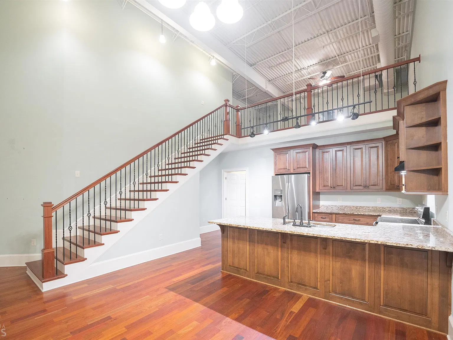 2 bed, 2.5 bath, 2182 sqft, $2,400 — Photo 4