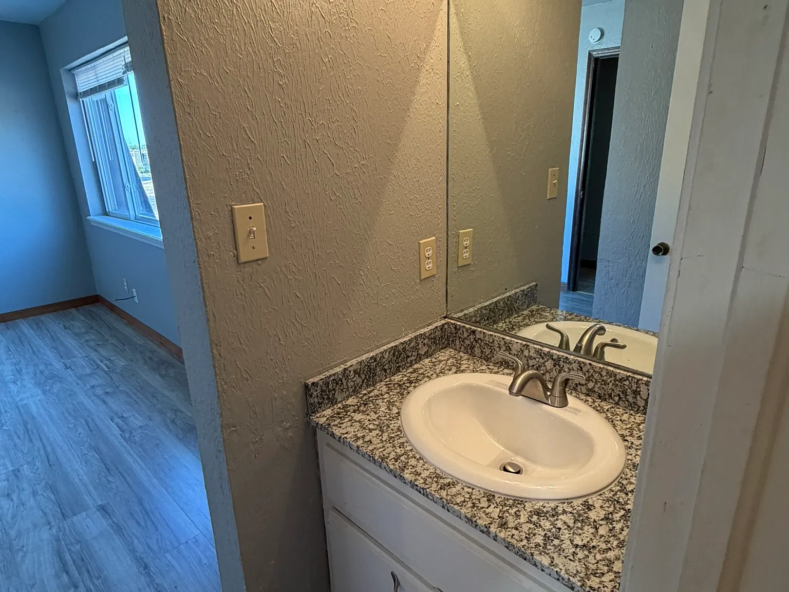 3 bed, 2.5 bath, 1200 sqft, $1,100 — Photo 2