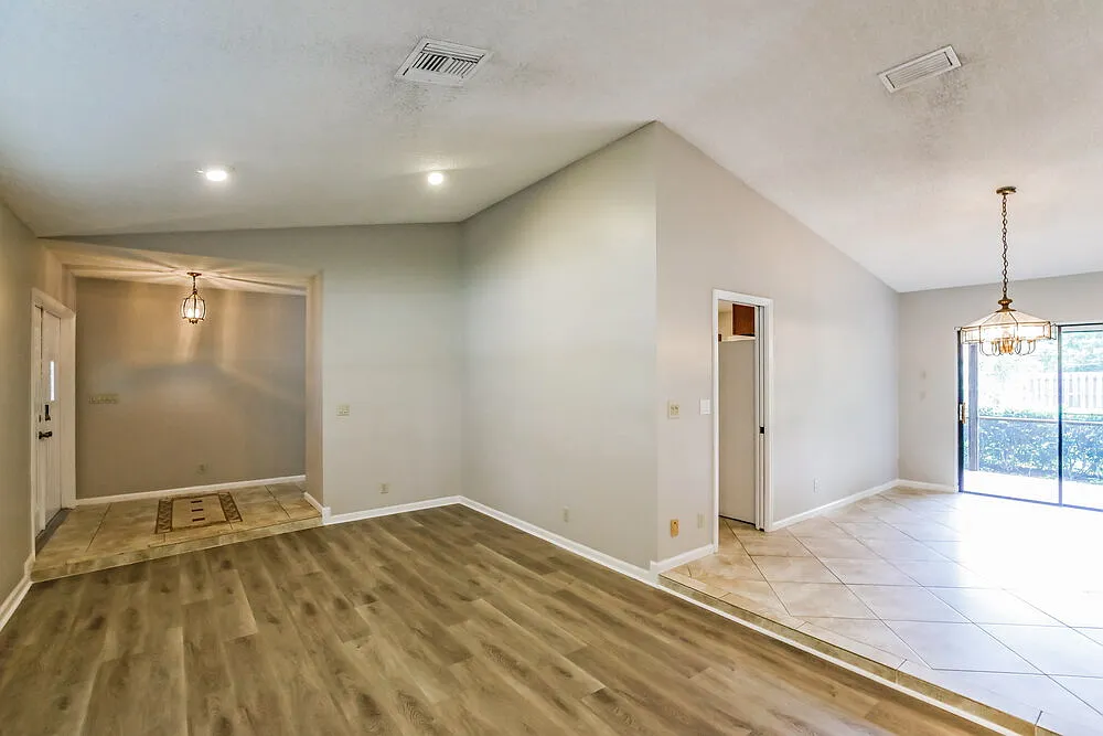 4 bed, 2.0 bath, 2215 sqft, $3,425 — Photo 3