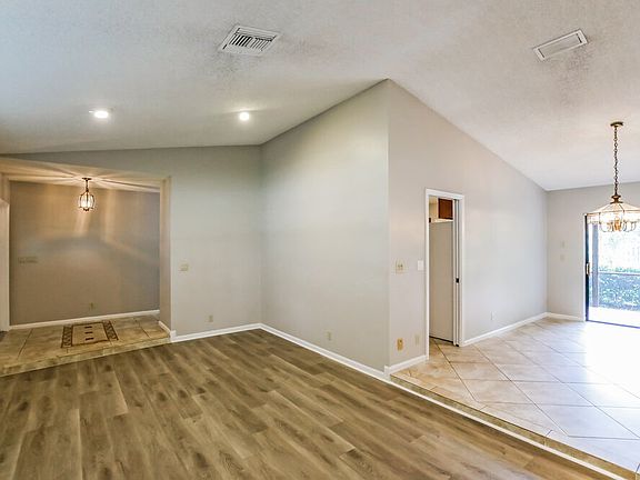 3rd image of 518 Azure Ave