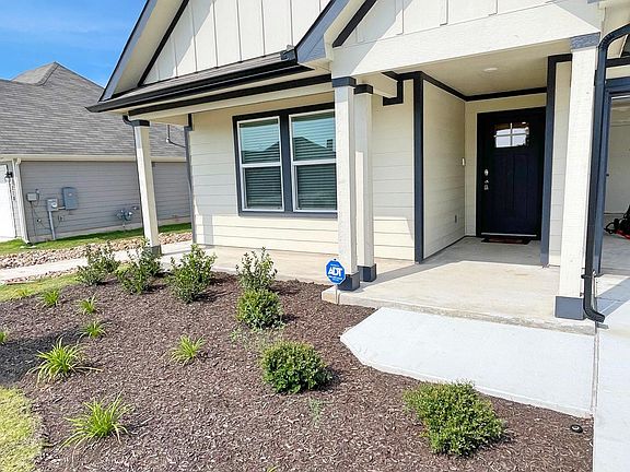 3rd image of 116 Sweetwater Creek Ln