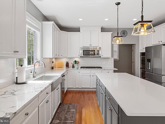 4th image of 42041 Glynn Tarra Pl