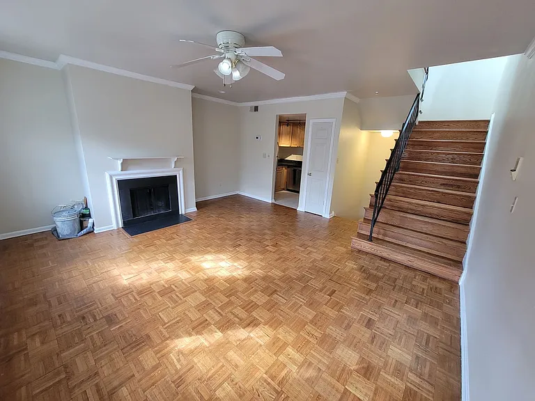 1949 Calvert St NW #D — Photo 7