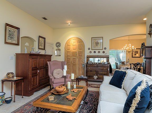 4th image of 33 Bethpage Dr
