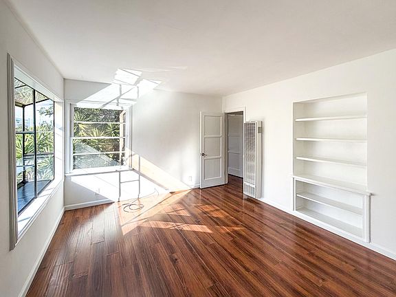 3rd image of 636 W Queen St APT C