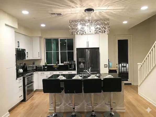 2712 Meyer Ln, Pomona, CA 91767