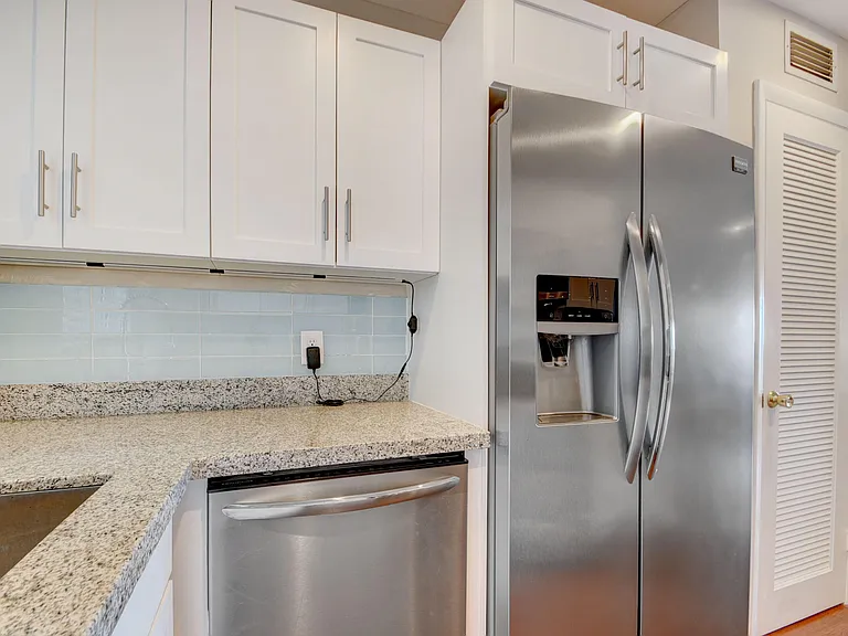 410 Wilma Cir #204 — Photo 7