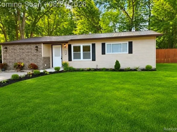2564 Mueller Rd, Orion, MI 48359