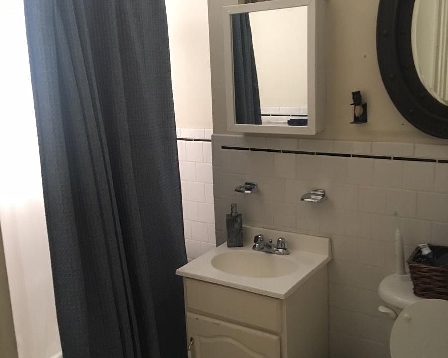 2nd image of 38 Queensberry St #1A