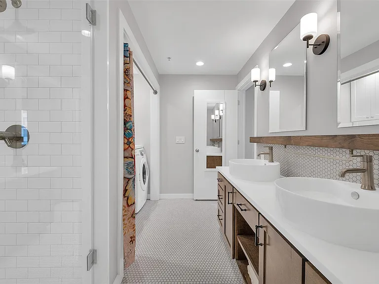 204 Travis St #4A — Photo 17