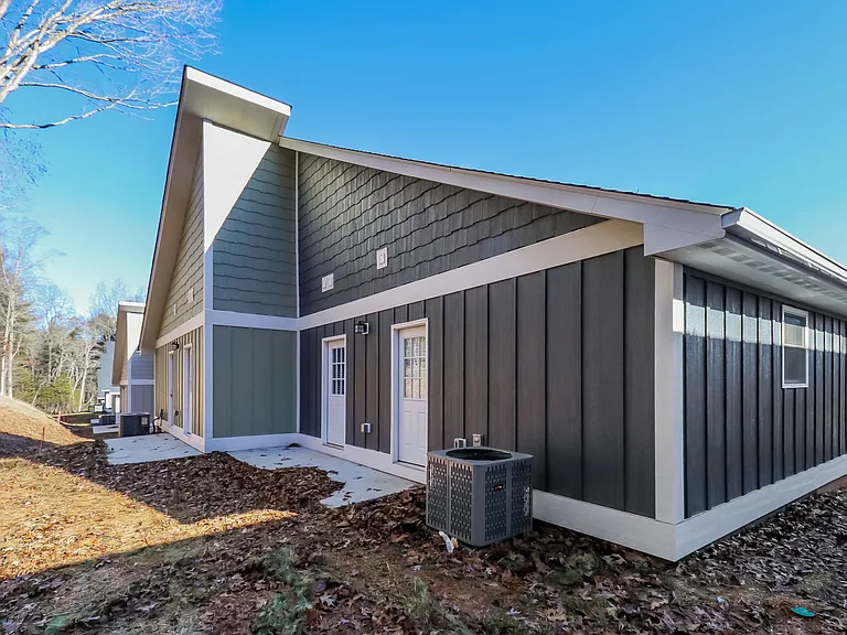 440 Little Sycamore Ln — Photo 14