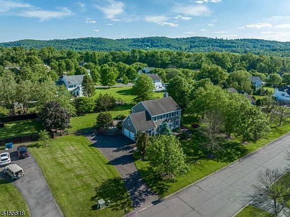 4th image of 3 Glen View Dr