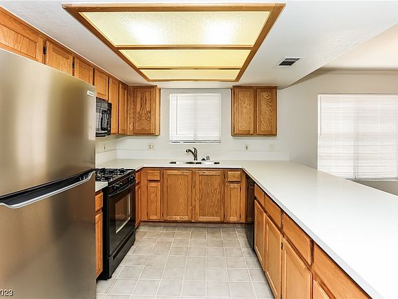 3rd image of 2337 Babcock Dr