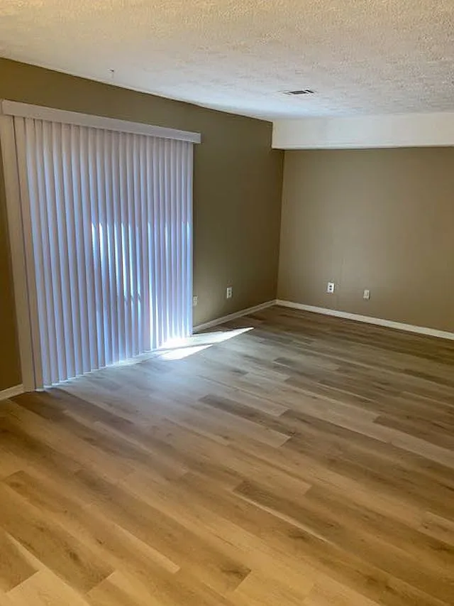 2 bed, 1.5 bath, 1220 sqft, $1,500 — Photo 2