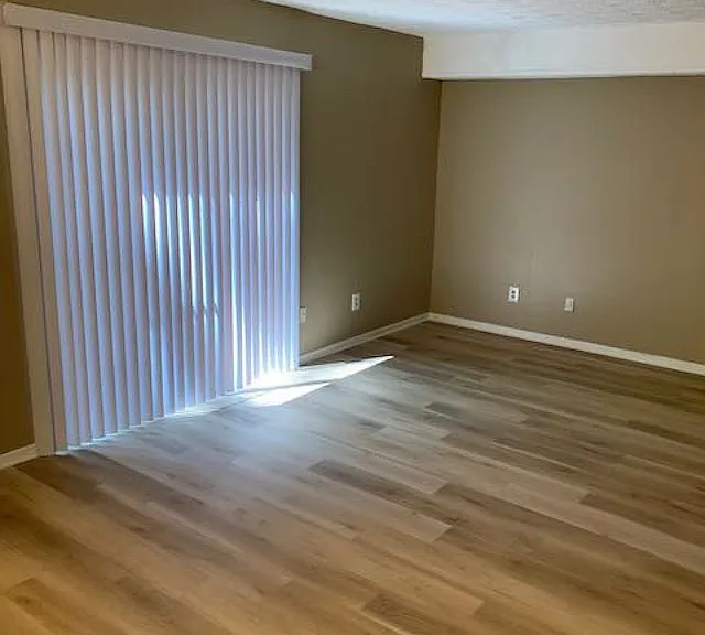 3105 Fairington Dr — Photo 2