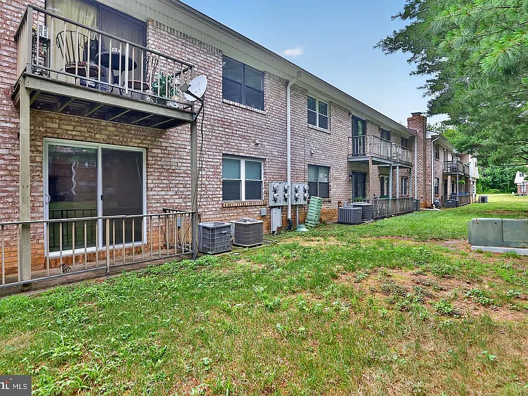 1807 Silver Ct — Photo 30