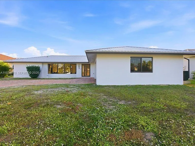 103 Tropicana Dr — Photo 35