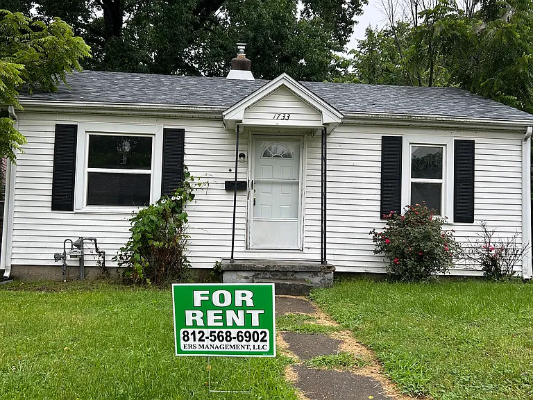 1733 S Morton Ave — Photo 1