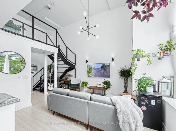 300 Manitoba St Unit 212, Toronto, ON M8Y 4G6