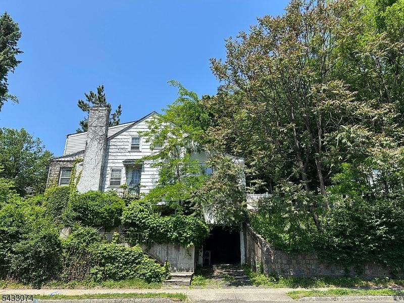 2nd image of 203 Conway Court