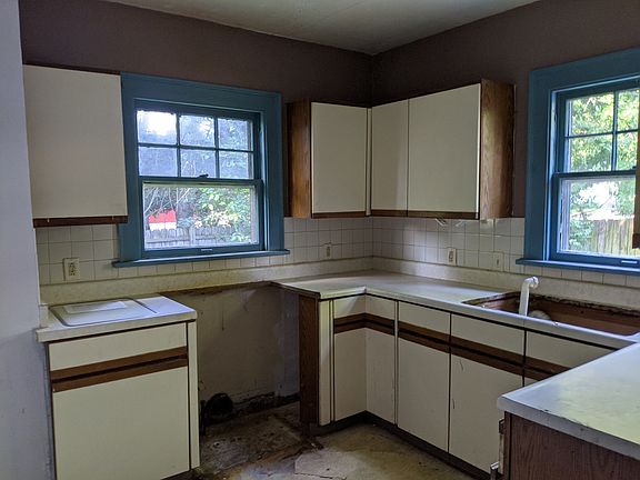 4th image of 1018 17th Ave